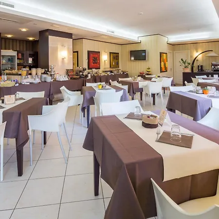 Western I Triangoli Otel 4*